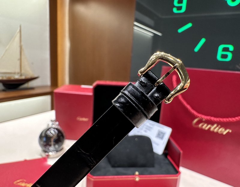 까르띠에 바뇨아르 쿼츠 시계 001-171298