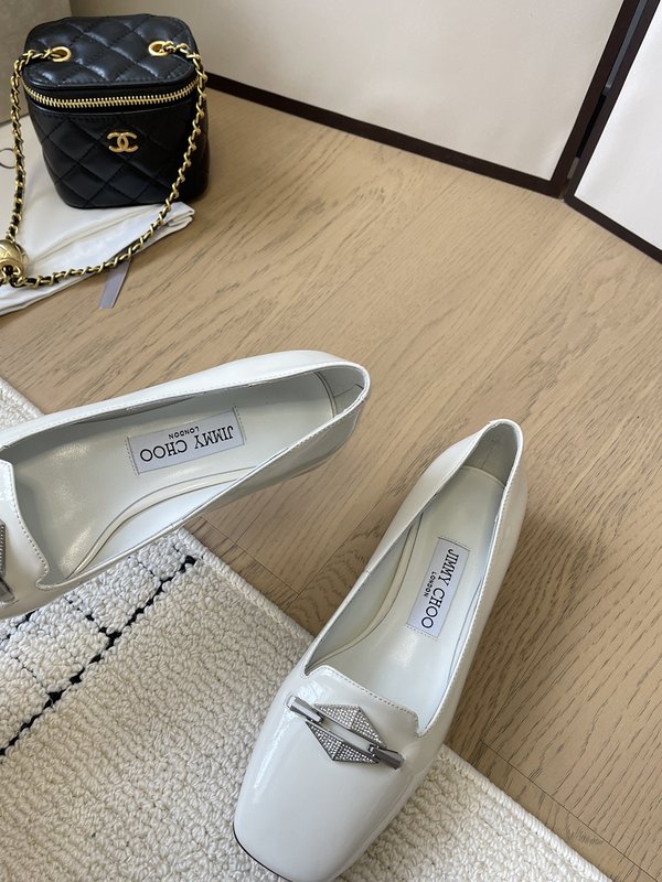 Jimmy Choo 양가죽 플라워 장식 뾰족코 플랫 슈 001-171687