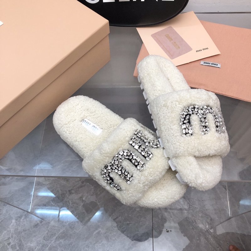 미우미우 다이아몬드 버클 퍼 슬리퍼 001-171924