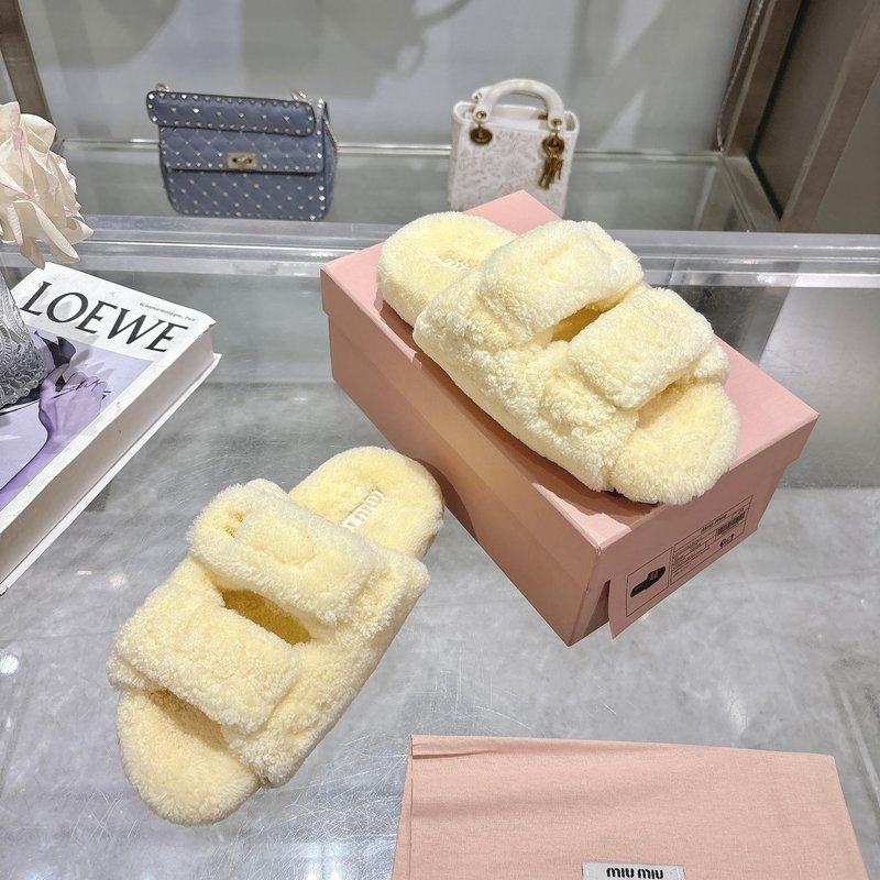MIUMIU 클래식 가을 겨울 레터 퍼 슬리퍼 001-172027