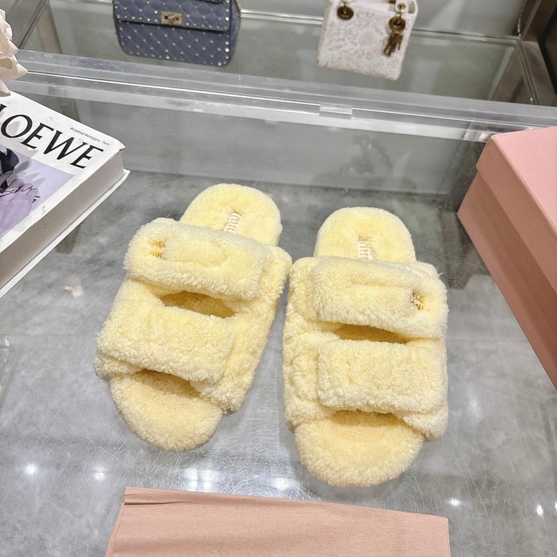 MIUMIU 클래식 가을 겨울 레터 퍼 슬리퍼 001-172027