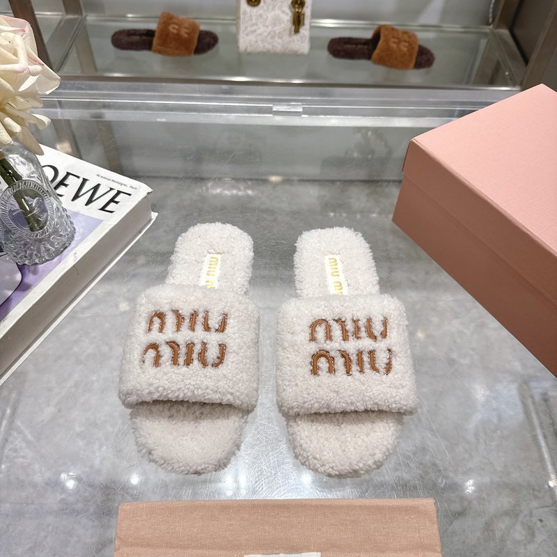 미우미우 클래식 가을 겨울 레터 퍼 슬리퍼 001-172030