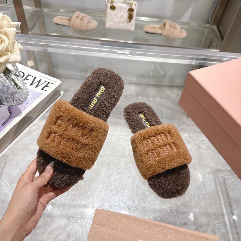 MIUMIU 클래식 가을 겨울 레터 퍼 슬리퍼 001-172032