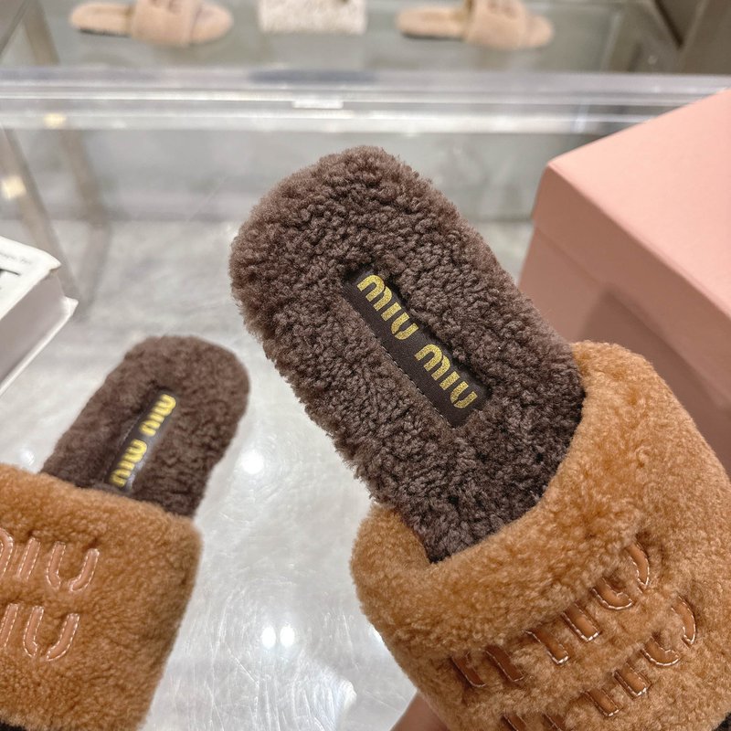 MIUMIU 클래식 가을 겨울 레터 퍼 슬리퍼 001-172032