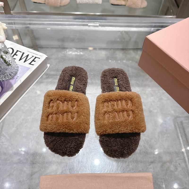 MIUMIU 클래식 가을 겨울 레터 퍼 슬리퍼 001-172032