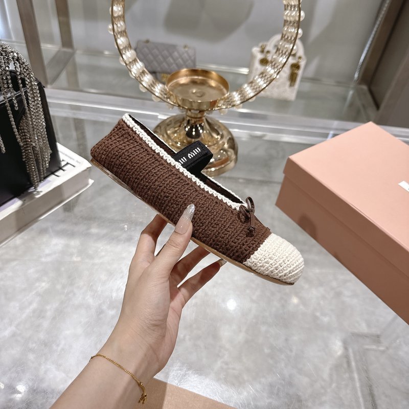 미우미우 새틴 발레리나 플랫 슈즈 001-172044