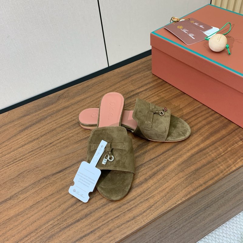 로로피아나 스웨이드 플랫 샌들 001-172114