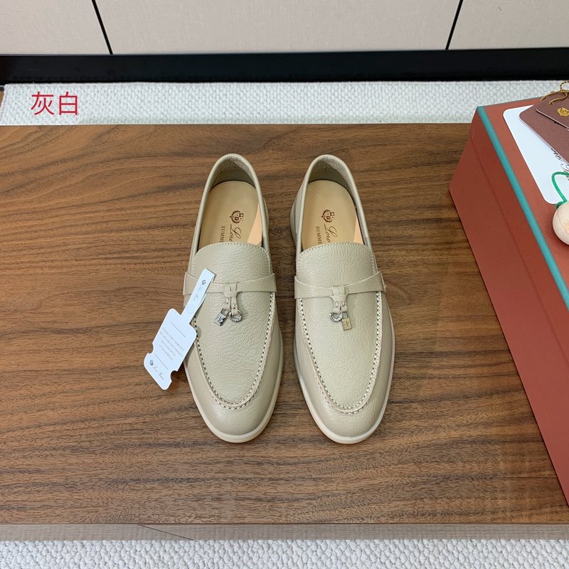로로 피아나 빈티지 우아한 가죽 로퍼 001-172239
