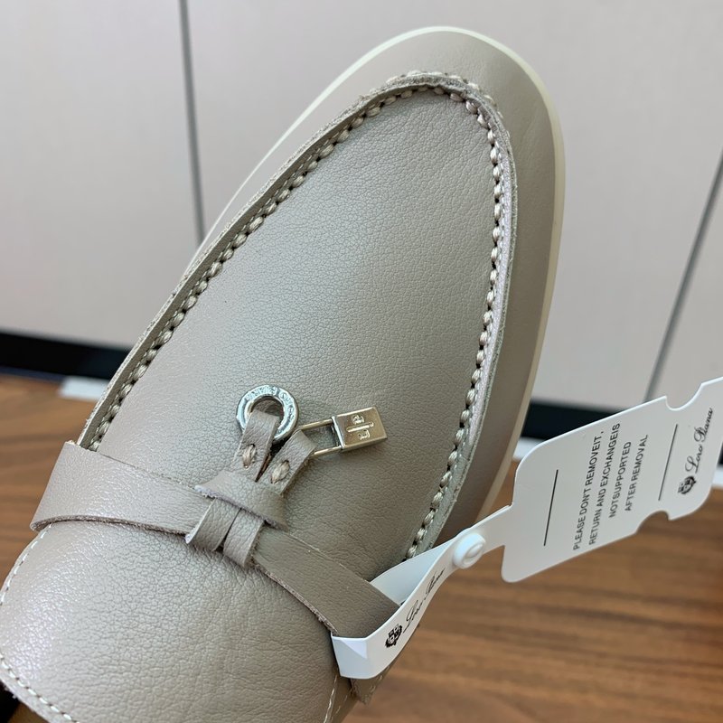 로로 피아나 빈티지 핸드 스티치 가죽 로퍼 001-172240