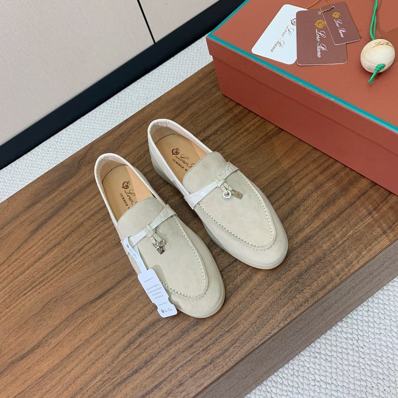 로로피아나 스파이딩 스웨이드 로퍼 001-172242