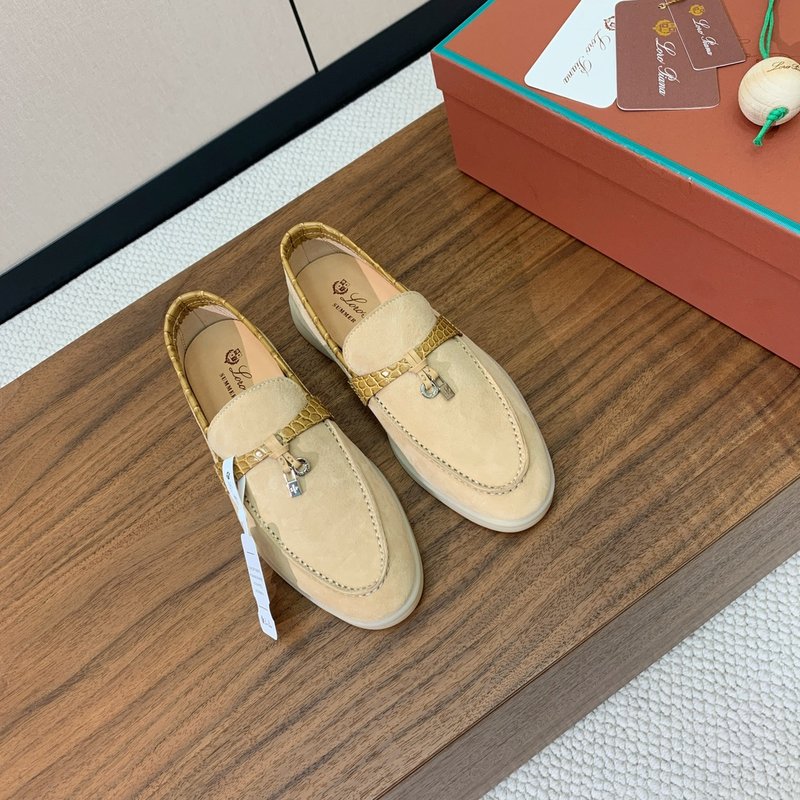 로로 피아나 스파이딩 스웨이드 로퍼 001-172245