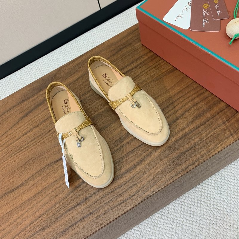 로로 피아나 스파이딩 스웨이드 로퍼 001-172245