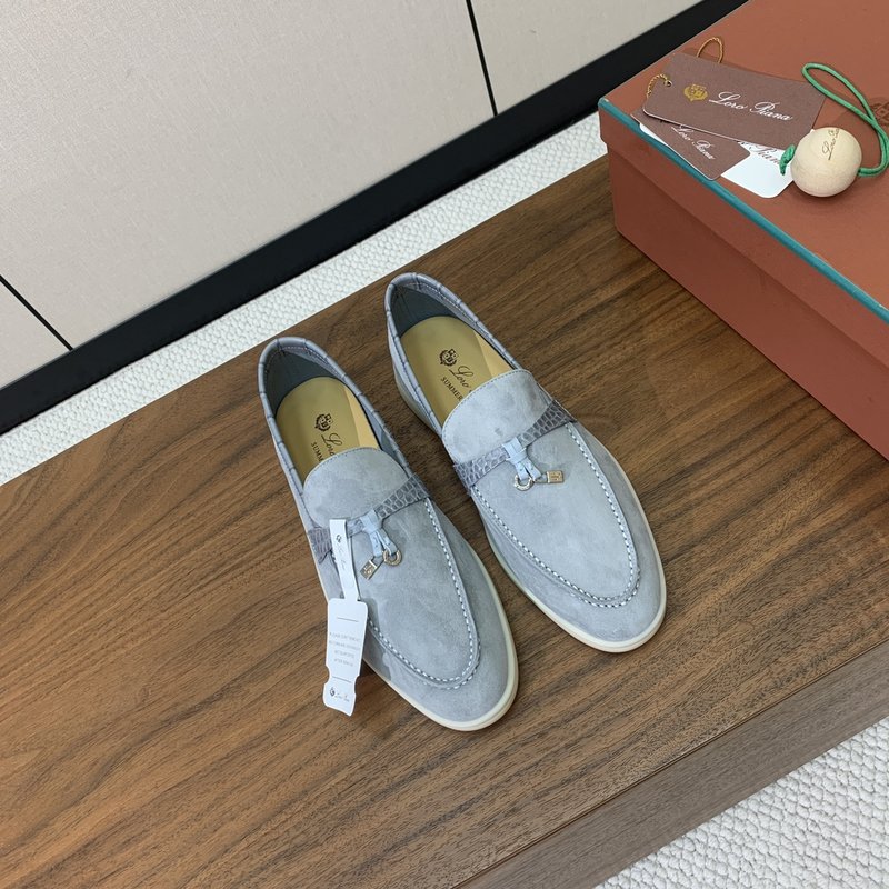 로로 피아나 스파이딩 스웨이드 로퍼 001-172247