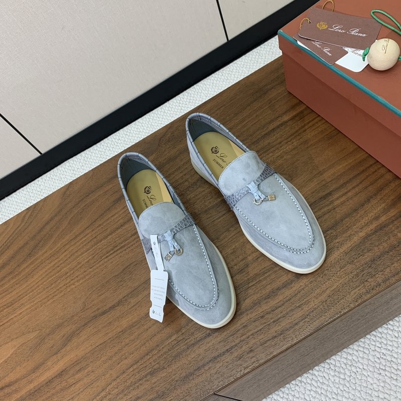 로로 피아나 스파이딩 스웨이드 로퍼 001-172247