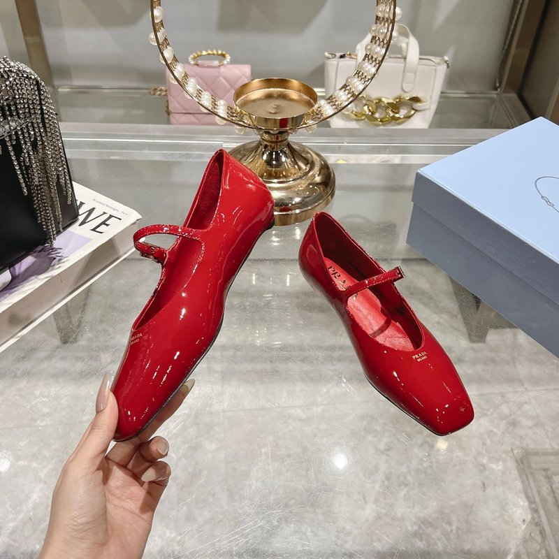 프라다 스퀘어 토 백리스 레더 샌들 001-172289
