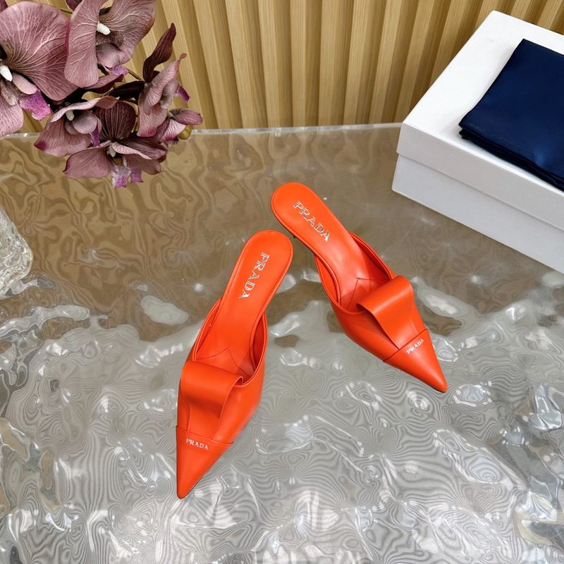 프라다 클래식 트라이앵글 로고 굽 슬리퍼 001-172306