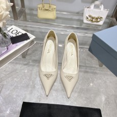 프라다 뾰족한 발끝 에나멜 가죽 하이힐 펌프스 001-172395