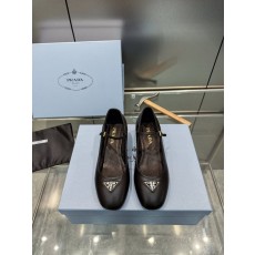 프라다 봄여름 에나멜 스웨이드 메리제인 샌들 001-172403