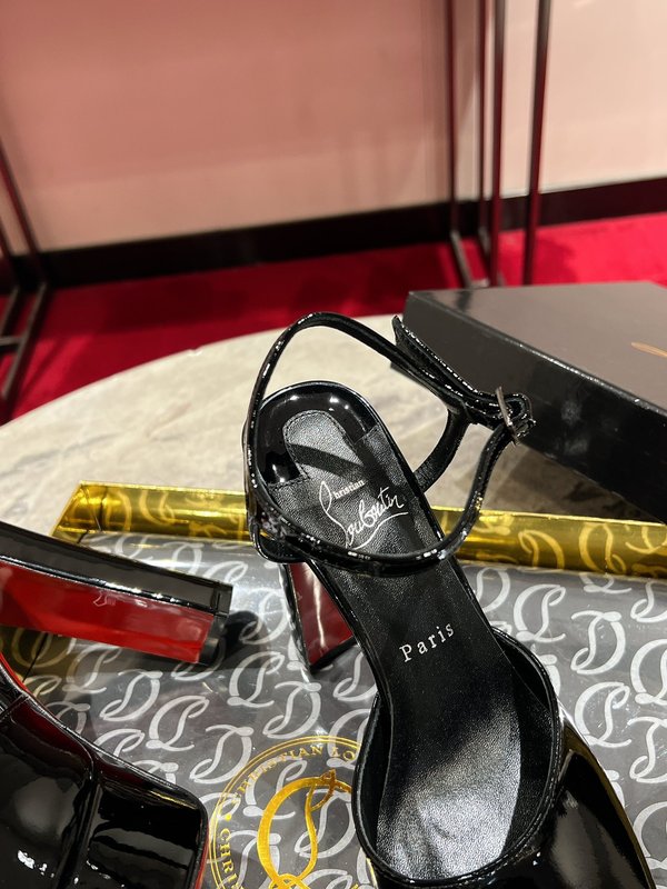 크리스찬 루부탱 블랙 에나멜 스트랩 힐 샌들 001-172675