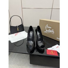 루부탱 에나멜 레드솔 원스트랩 하이힐 001-172697