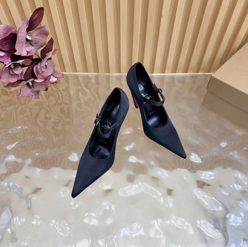 크리스찬 루부탱 장미 자수 하이힐 001-172709