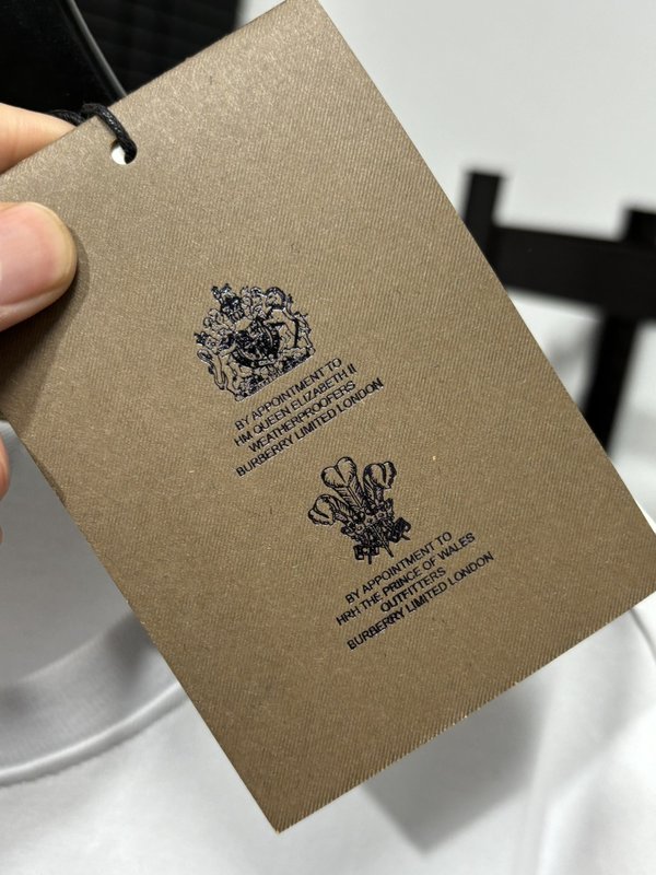 버버리 라운드넥 자수 반팔 티셔츠 001-172791