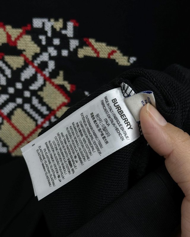 버버리 로고 자수 라운드넥 스웨트셔츠 001-172811