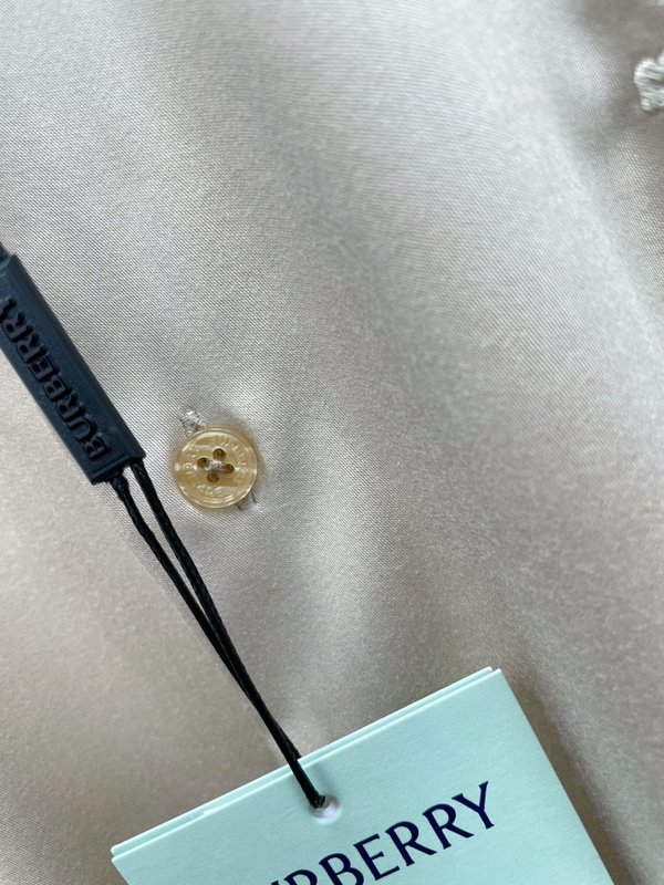 버버리 심플 엠블럼 자수 긴팔 셔츠 001-172936