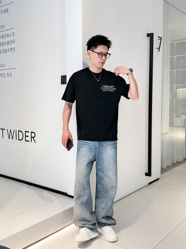 버버리 신상 반팔 라운드 티셔츠 001-173012