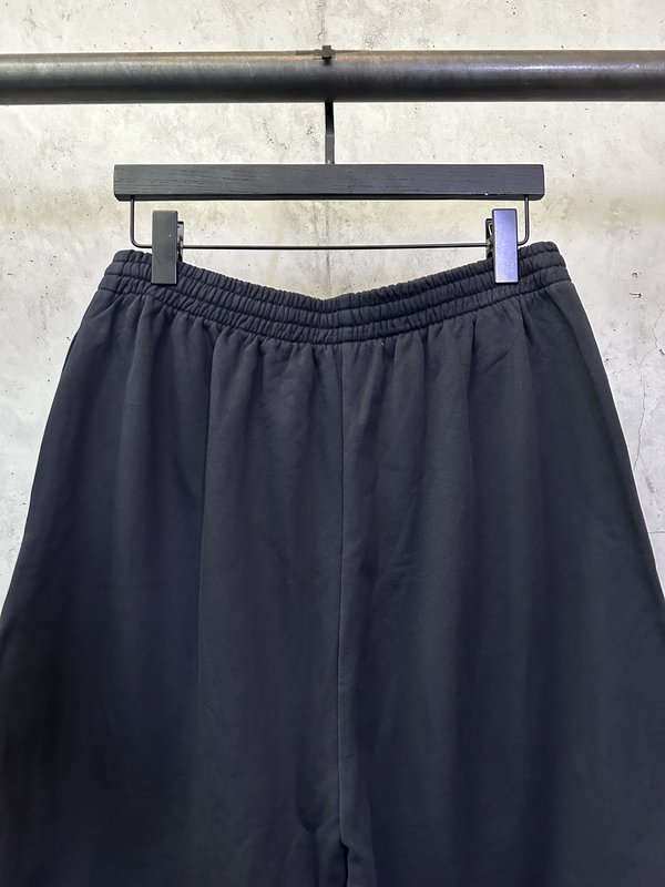 발렌시아가 콜라 웨이브 로고 자수 캐주얼 반바지 001-173216