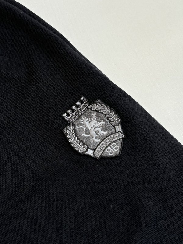 발렌시아가 자수 하프 팬츠 001-173238