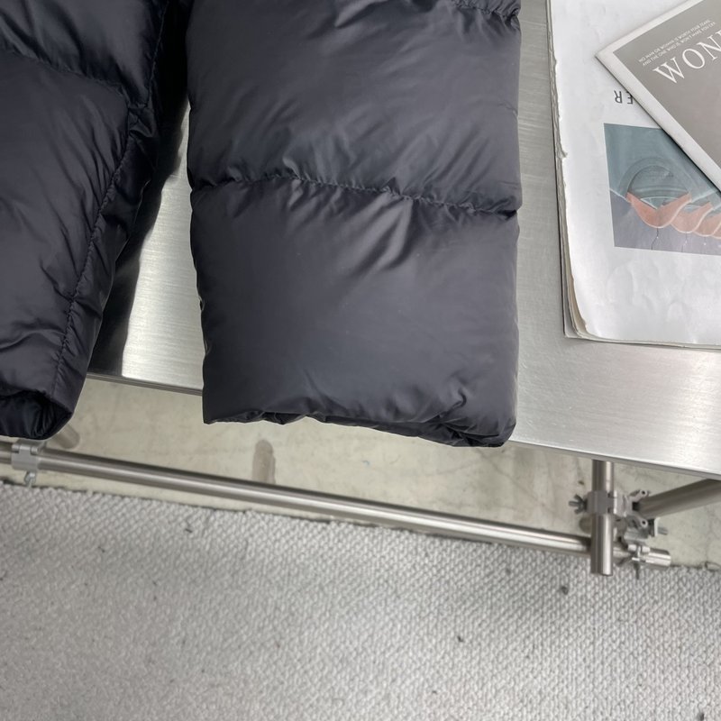 발렌시아가 자수 로고 하이넥 패딩 001-173336