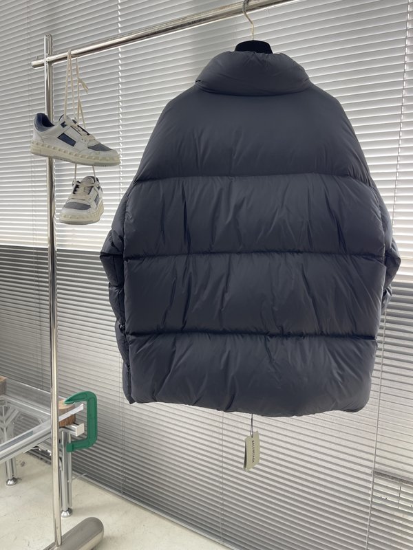발렌시아가 자수 로고 하이넥 패딩 001-173336