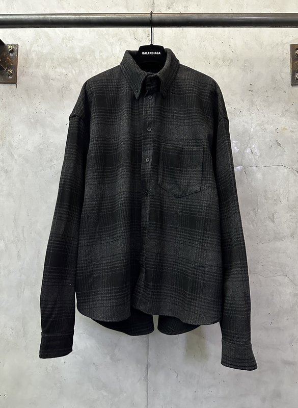 발렌시아가 블랙 레터 프린트 체크 울 셔츠 001-173357
