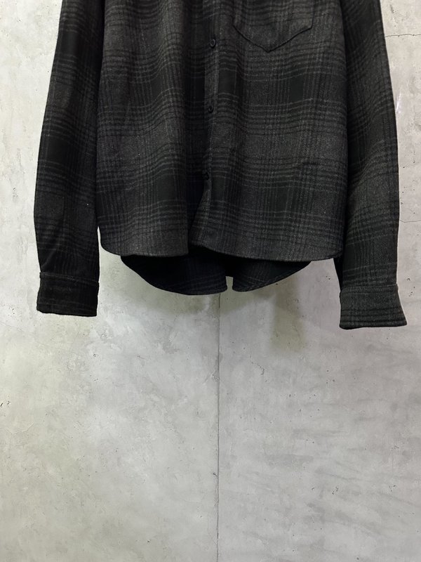 발렌시아가 블랙 레터 프린트 체크 울 셔츠 001-173357