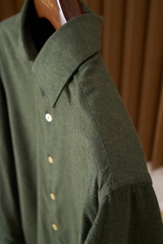 Kiton 남성 두꺼운 벨벳 셔츠 001-173957