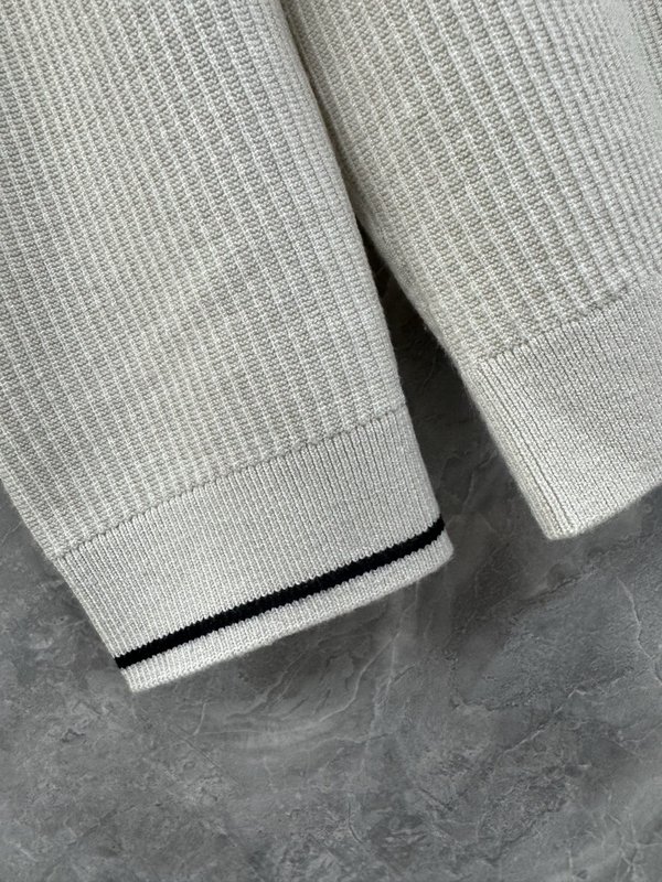 Kiton 고급 비즈니스 울 블렌드 니트 001-173967