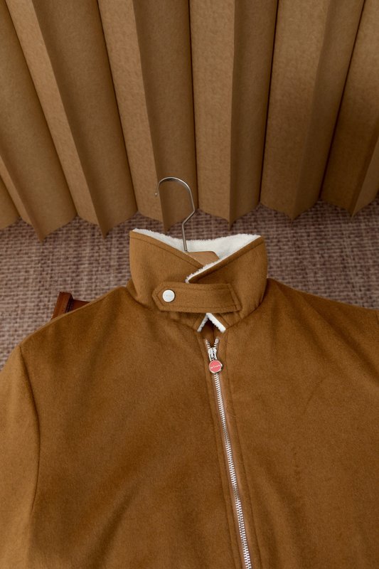 Kiton 남성 울 혼방 캐시미어 셔츠 칼라 패딩 자켓 001-174044