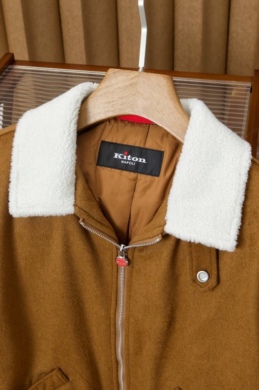 Kiton 남성 울 혼방 캐시미어 셔츠 칼라 패딩 자켓 001-174044