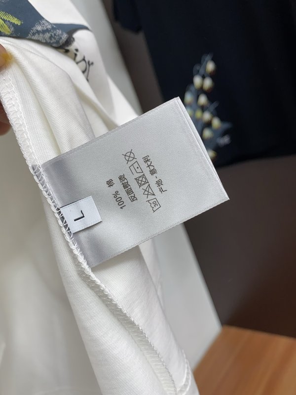 루이비통 남성 순면 핸드페인팅 로고 라운드넥 반팔 티셔 001-174085