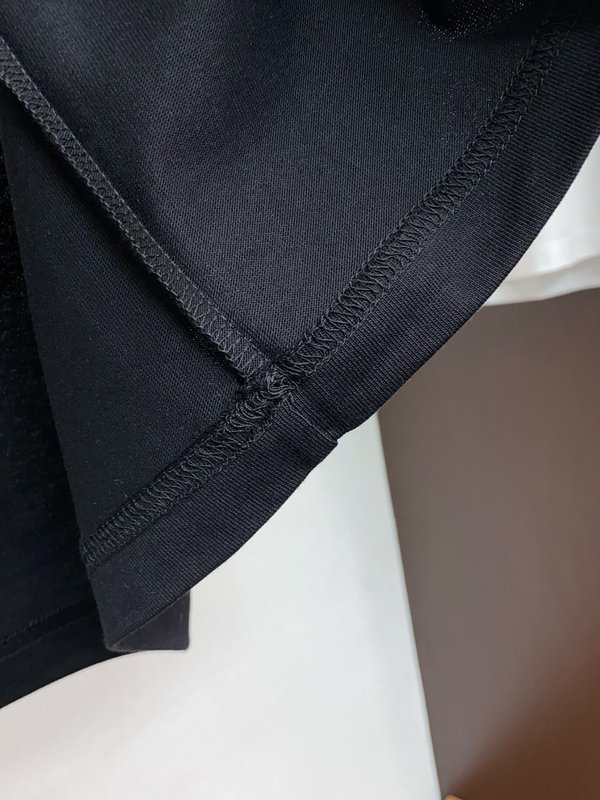 루이비통 남성 순면 와이드핏 라운드넥 반팔 티셔츠 001-174086