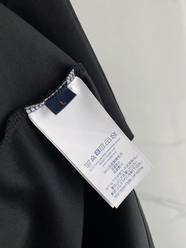 루이비통 남성 라운드넥 반팔 티셔츠 001-174218
