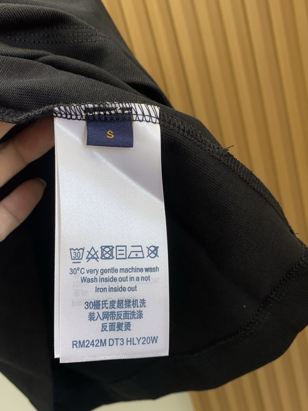 루이비통 남성 패션 캐주얼 반팔 티셔츠 001-174269
