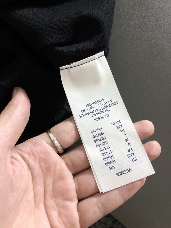 루이비통 남성 심플 로고 반팔 티셔츠 001-174345