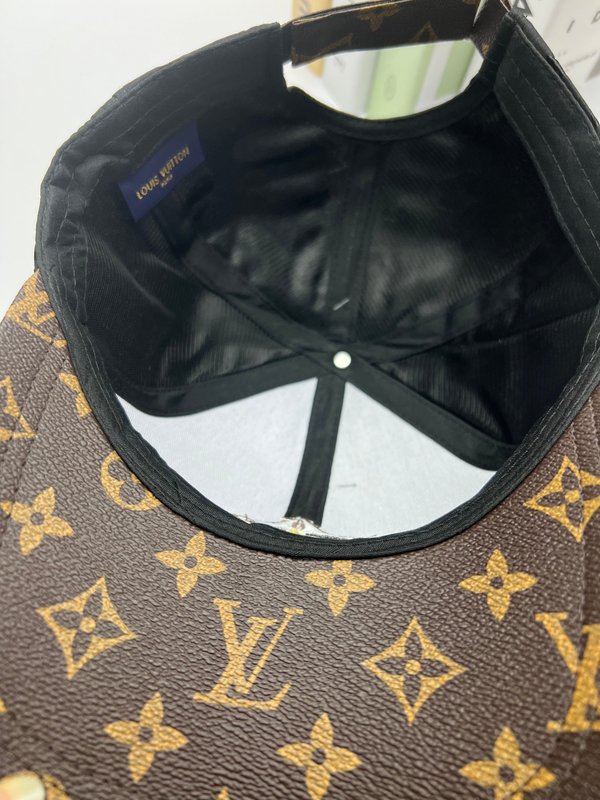 루이비통 자수 로고 베이스볼 캡 001-174352