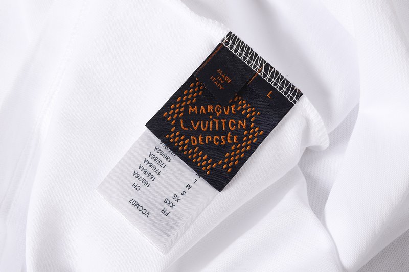 루이비통 낙서 로고 프린트 라운드 티셔츠 001-174363