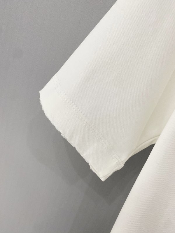 루이비통 중후면 코튼 마찰공법 반팔 티셔츠 001-174371