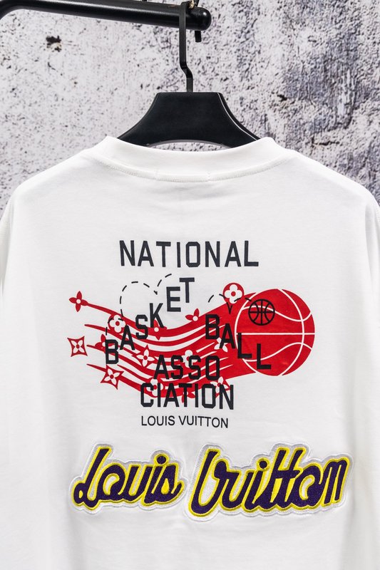 루이비통 NBA 콜라보 자수 패턴 루즈핏 반팔 티셔츠 001-174381