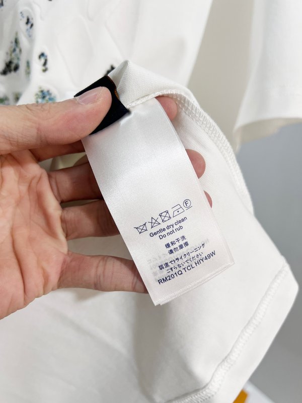 루이비통 스키 산 입체 패턴 라운드 티셔츠 001-174533