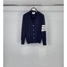 톰브라운 클래식 4 바 스트라이프 울 가디건 001-174710